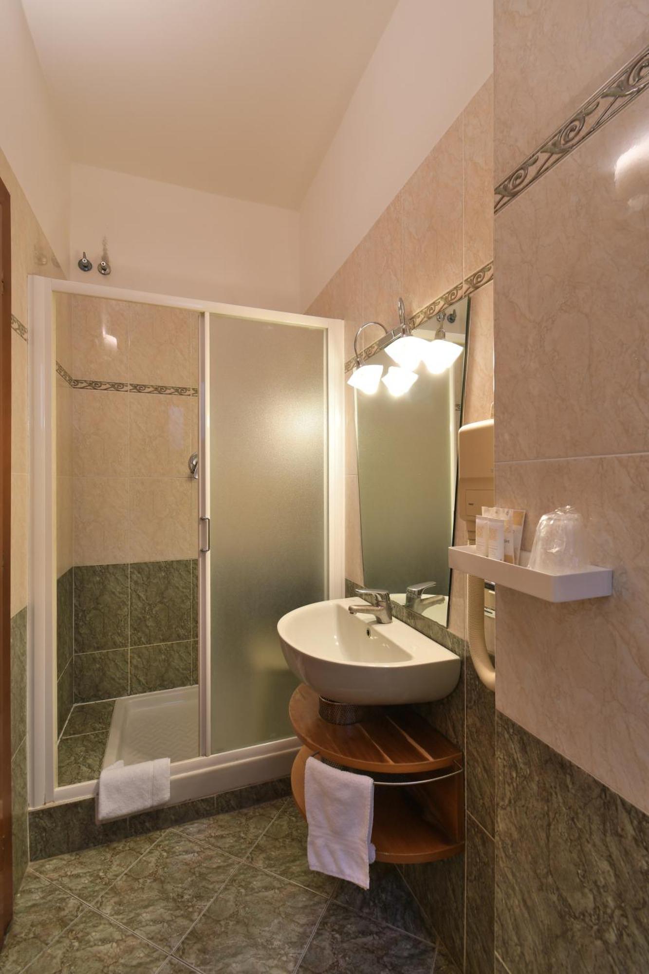 Hotel Cavour Rapallo Exterior foto