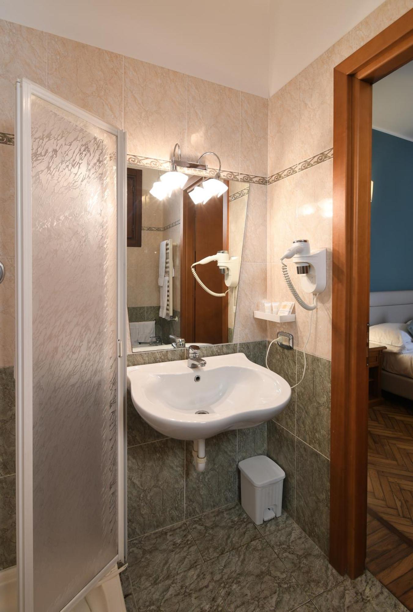 Hotel Cavour Rapallo Exterior foto
